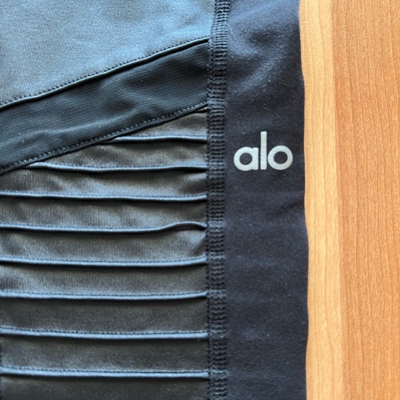 Alo Yoga High-Waist Moto Leggings Black Size Medium - Picture 9 of 13